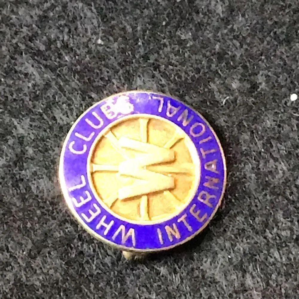 Vintage gold filled international wheel, clubs, lapel pin